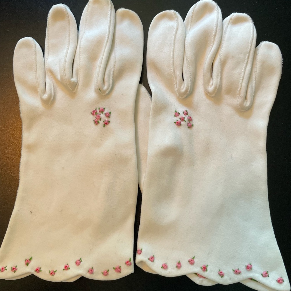 White Ladies' Embroidered Cotton Gloves - Floral Accent